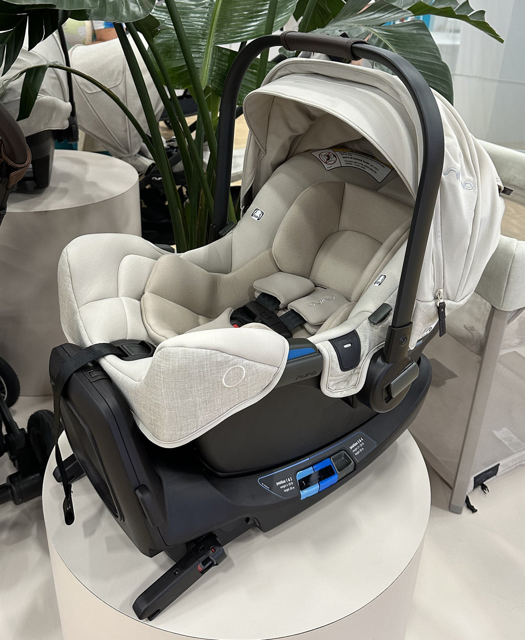 PIPA aire rx Infant Car Seat + PIPA RELX Base